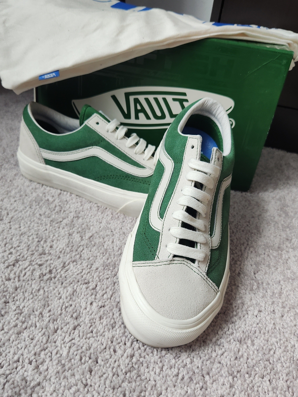 LIMITED EDITION - Vault by Vans Old Skool Sneakers in Green & Light Gray/White
